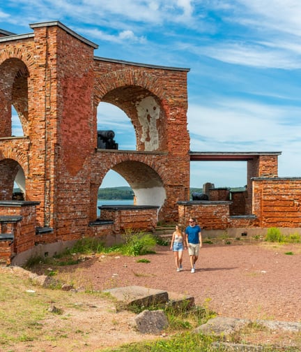 Ett par vid Bomarsunds fästning