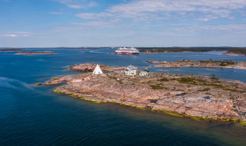 Kobba Klintar ja Viking Linen laiva taustassa